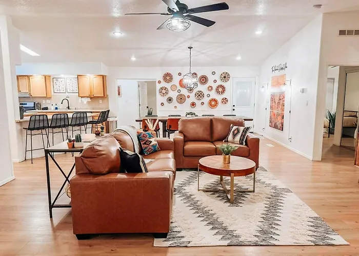 8br 5ba, Sleeps 20, 15 Min To Sedona, Walk To Trails! *