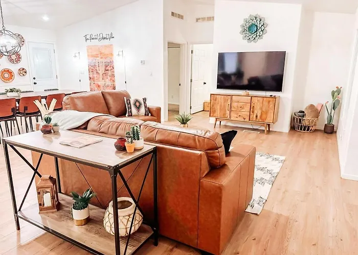 Holiday home 8br 5ba, Sleeps 20, 15 Min To Sedona, Walk To Trails! Cottonwood