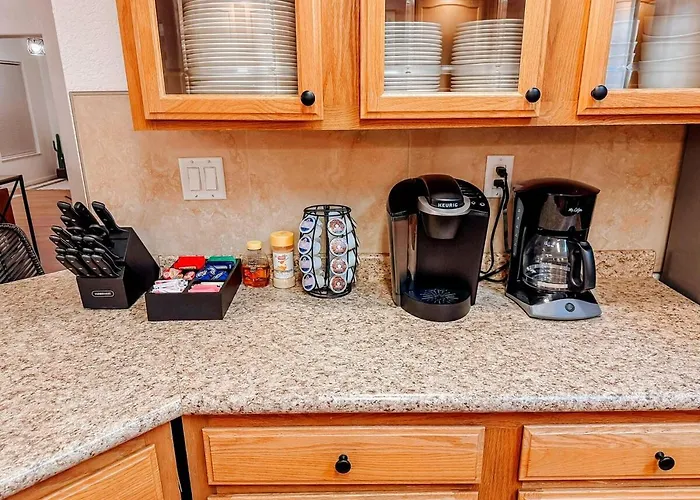 8br 5ba, Sleeps 20, 15 Min To Sedona, Walk To Trails! Holiday home *