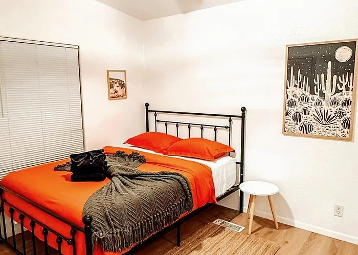 8br 5ba, Sleeps 20, 15 Min To Sedona, Walk To Trails! Holiday home